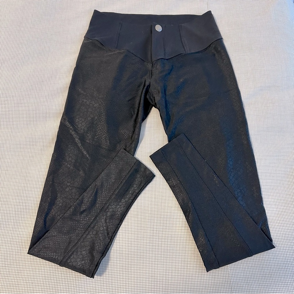 NWT BEBE Super Sexy Stretchy Snake Print Black Button Front Pants Size Small!